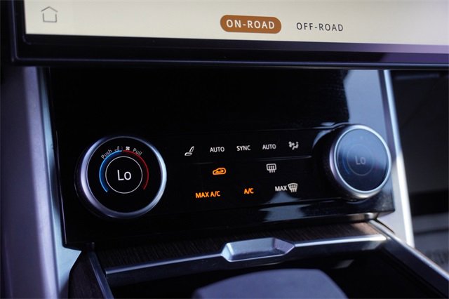 Used 2023 Land Rover Range Rover SE image 25