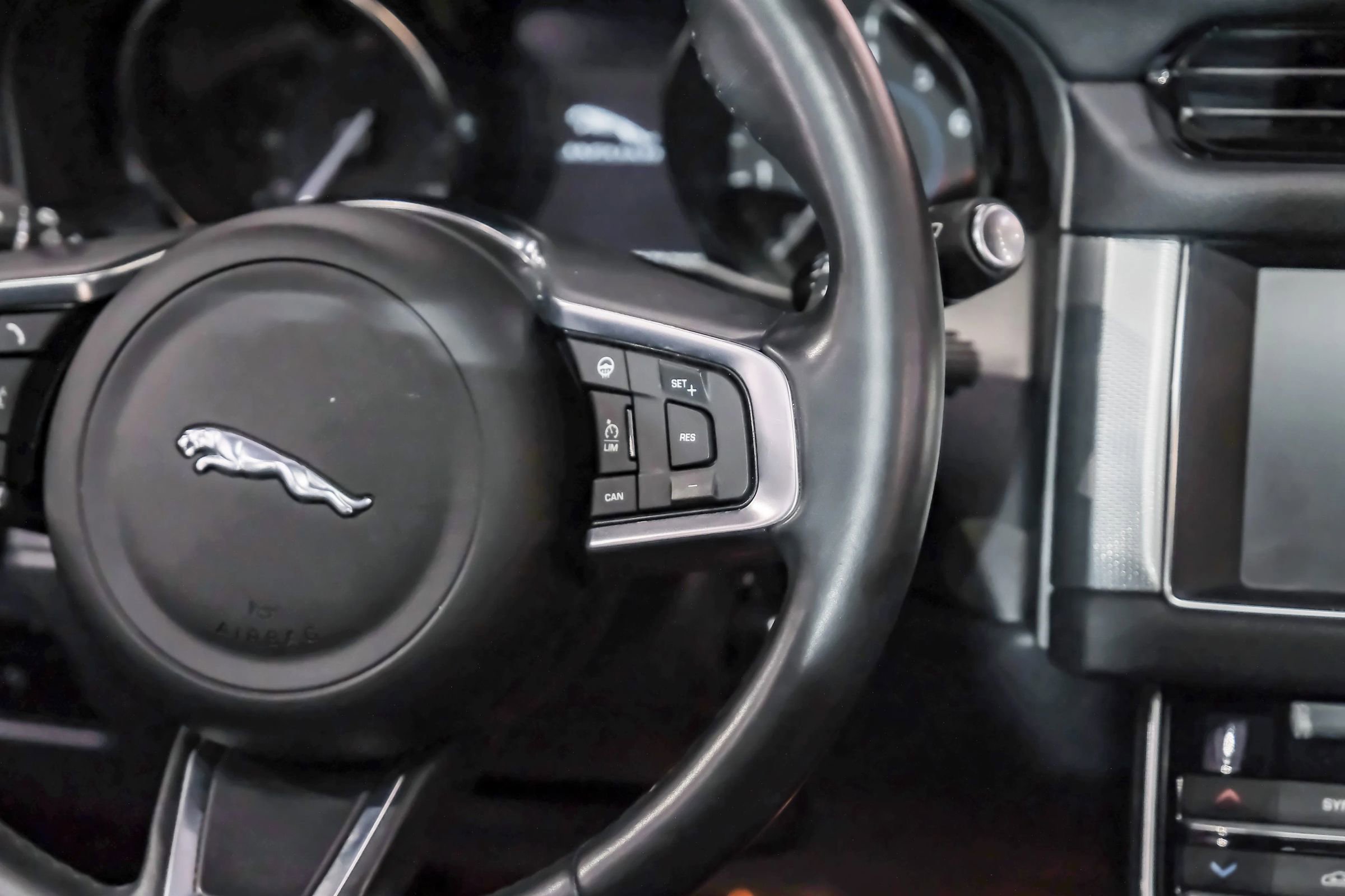 Used 2020 Jaguar XF Prestige image 16