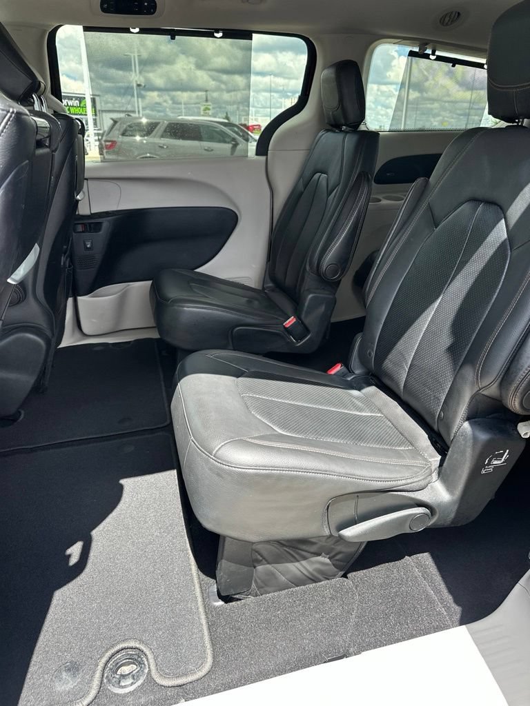 Used 2017 Chrysler Pacifica Touring-L Plus FWD image 15