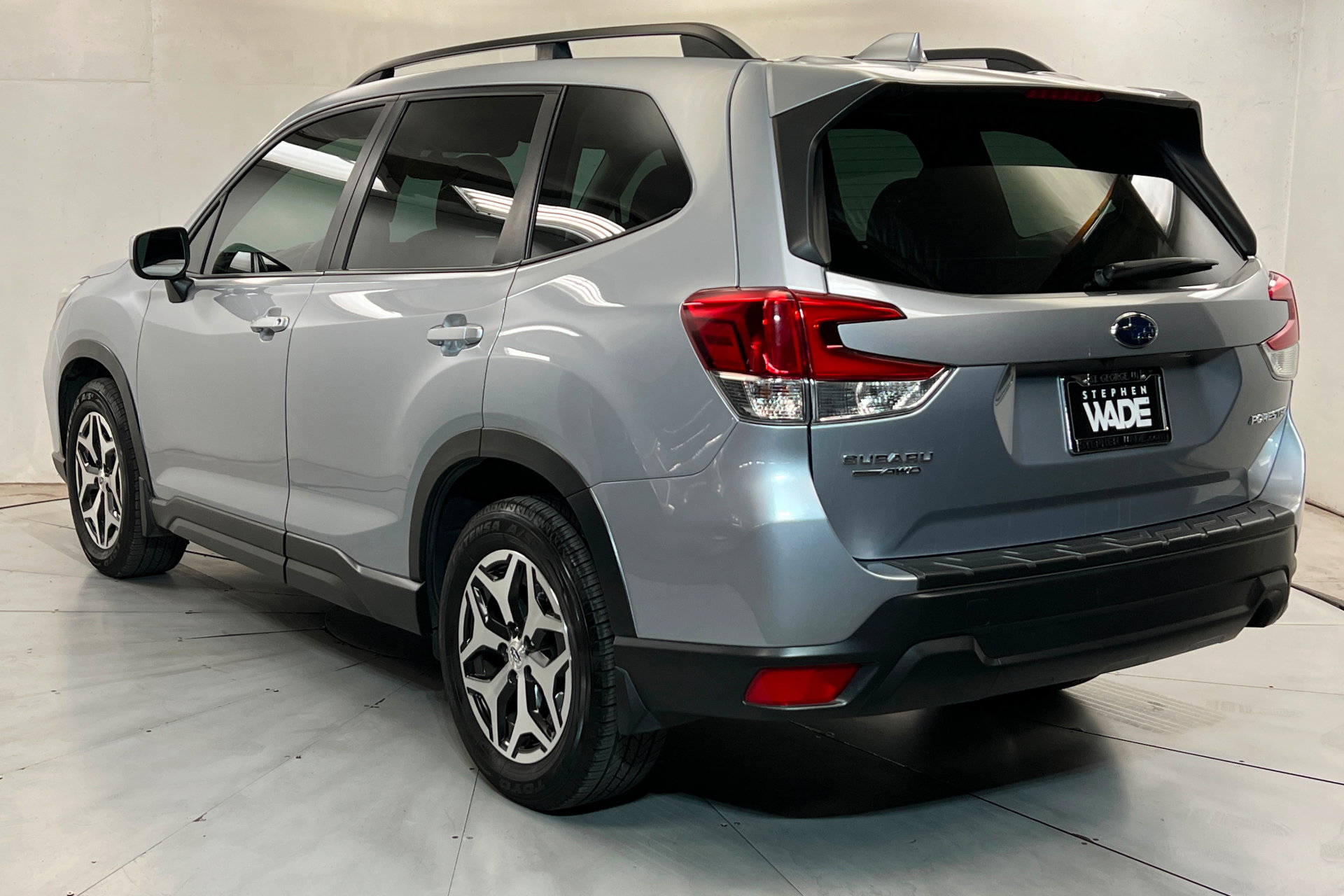 Used 2021 Subaru Forester Premium AWD/4WD image 3