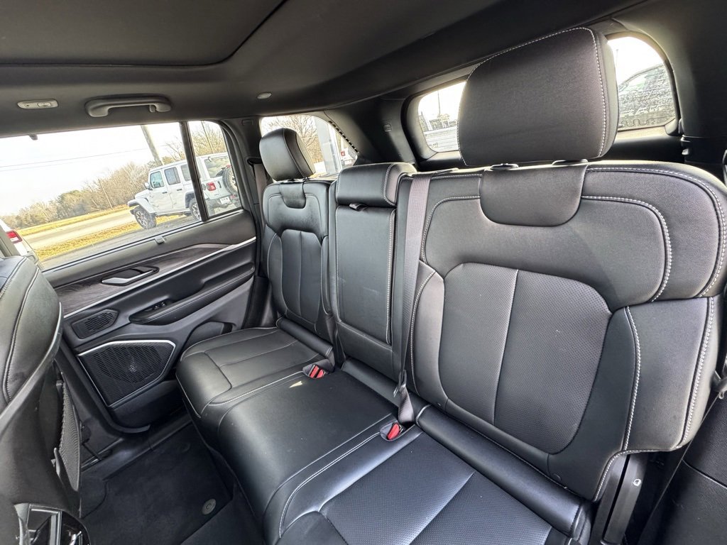 Used 2024 Jeep Grand Cherokee Limited w/ Luxury Tech Group II image 13