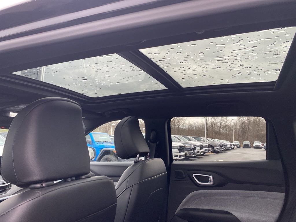 New 2026 Jeep Compass Latitude image 19