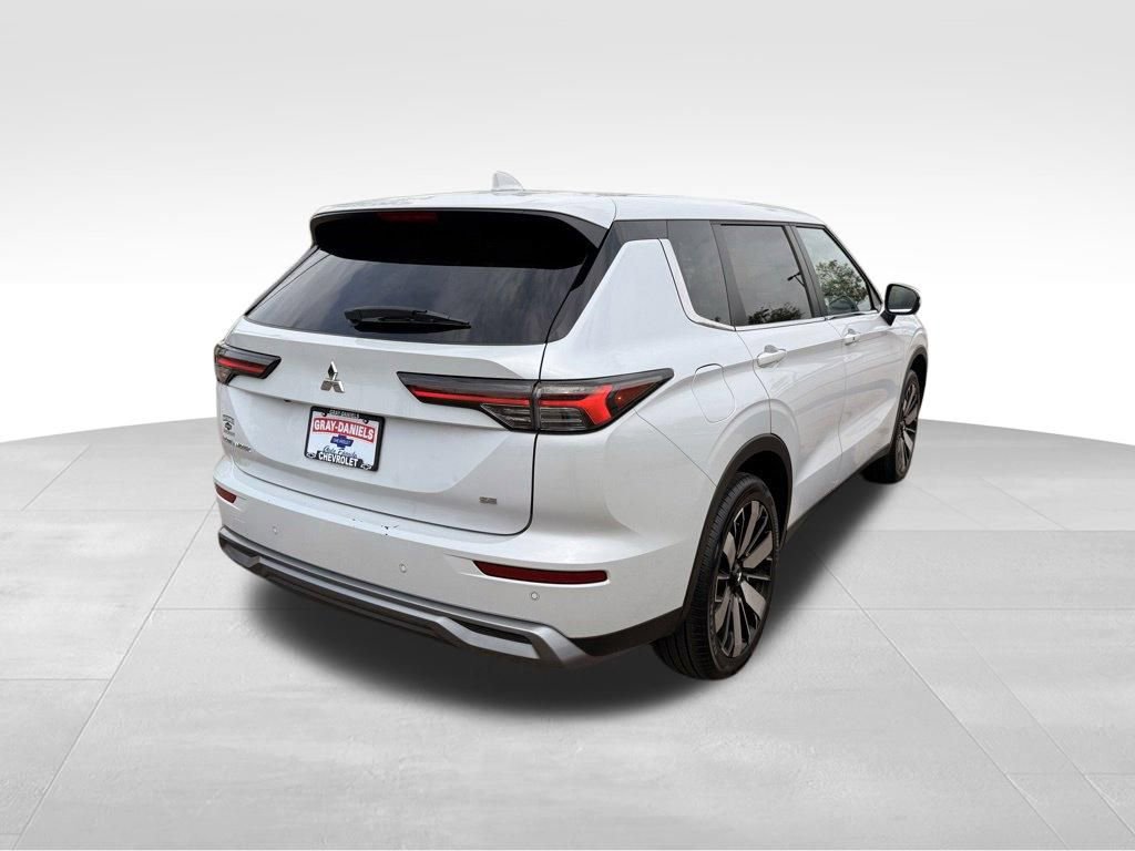 Used 2025 Mitsubishi Outlander SE FWD image 8