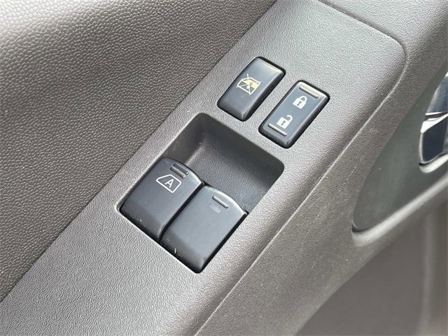 Used 2013 Nissan Frontier SV image 23