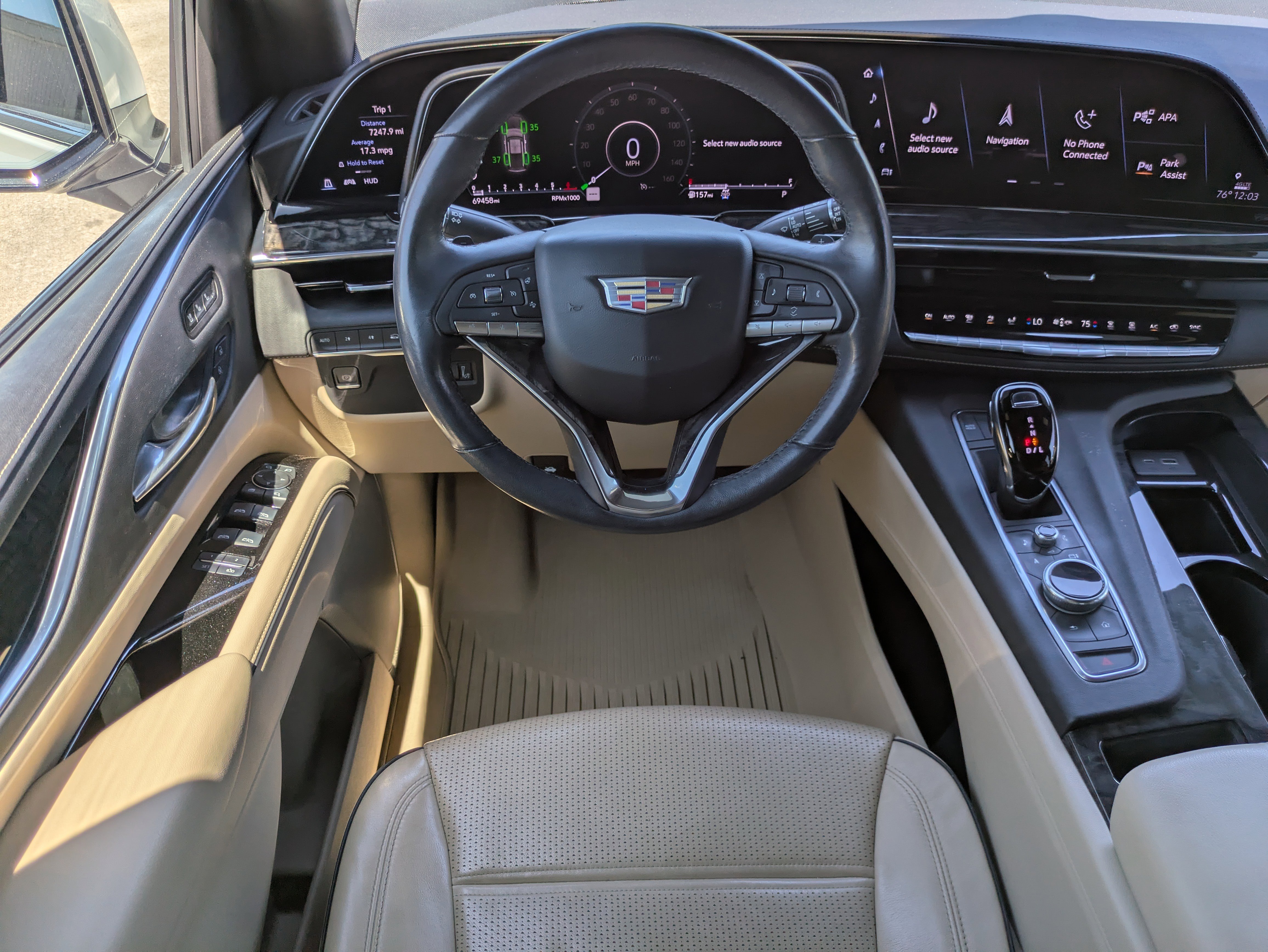 Used 2021 Cadillac Escalade Premium Luxury AWD/4WD image 4