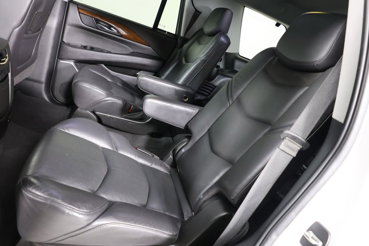 Used 2020 Cadillac Escalade Luxury AWD/4WD image 11