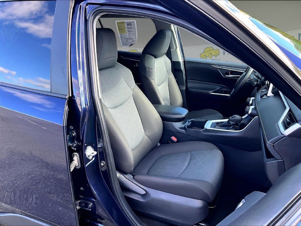 Used 2025 Toyota RAV4 XLE AWD/4WD image 11