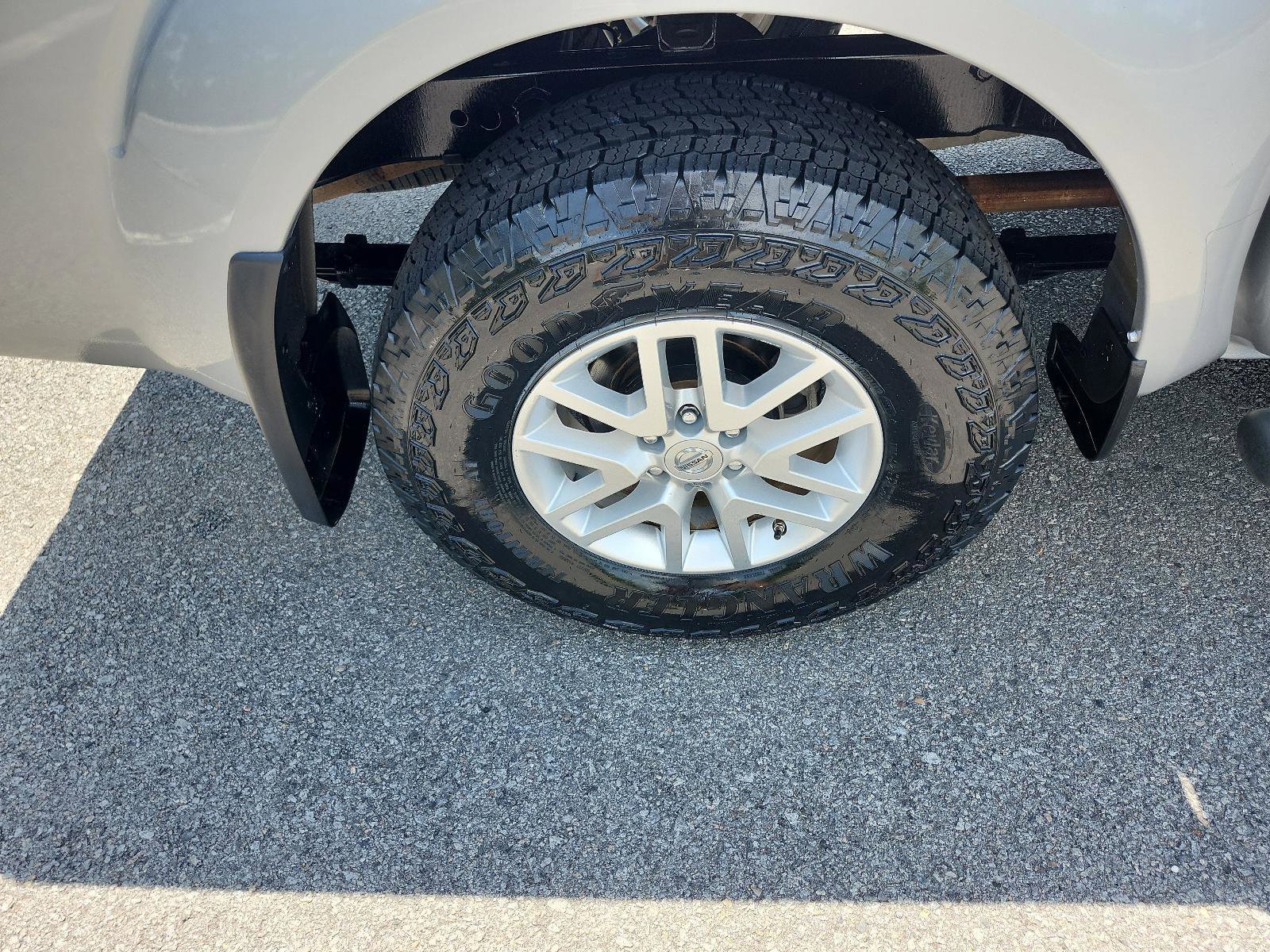 Used 2018 Nissan Frontier SV AWD/4WD image 6