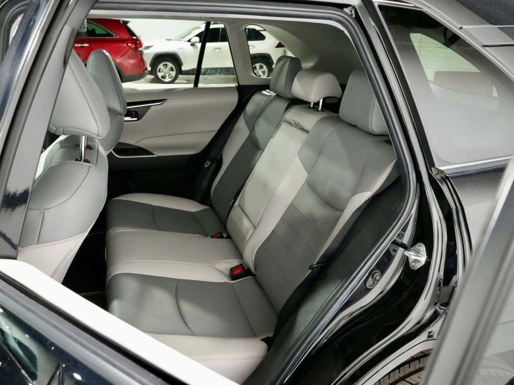 Used 2022 Toyota RAV4 XLE Premium image 29