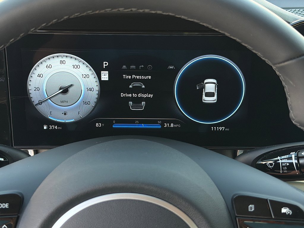 Certified 2025 Hyundai Elantra Limited image 9