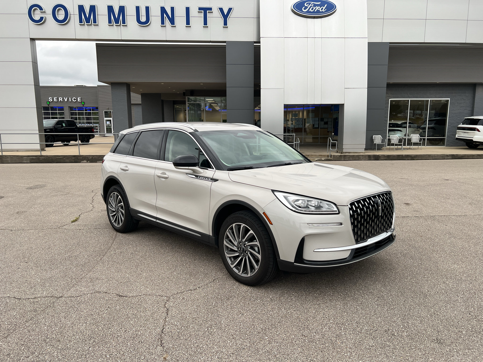 Used 2023 Lincoln Corsair Reserve AWD/4WD image 10