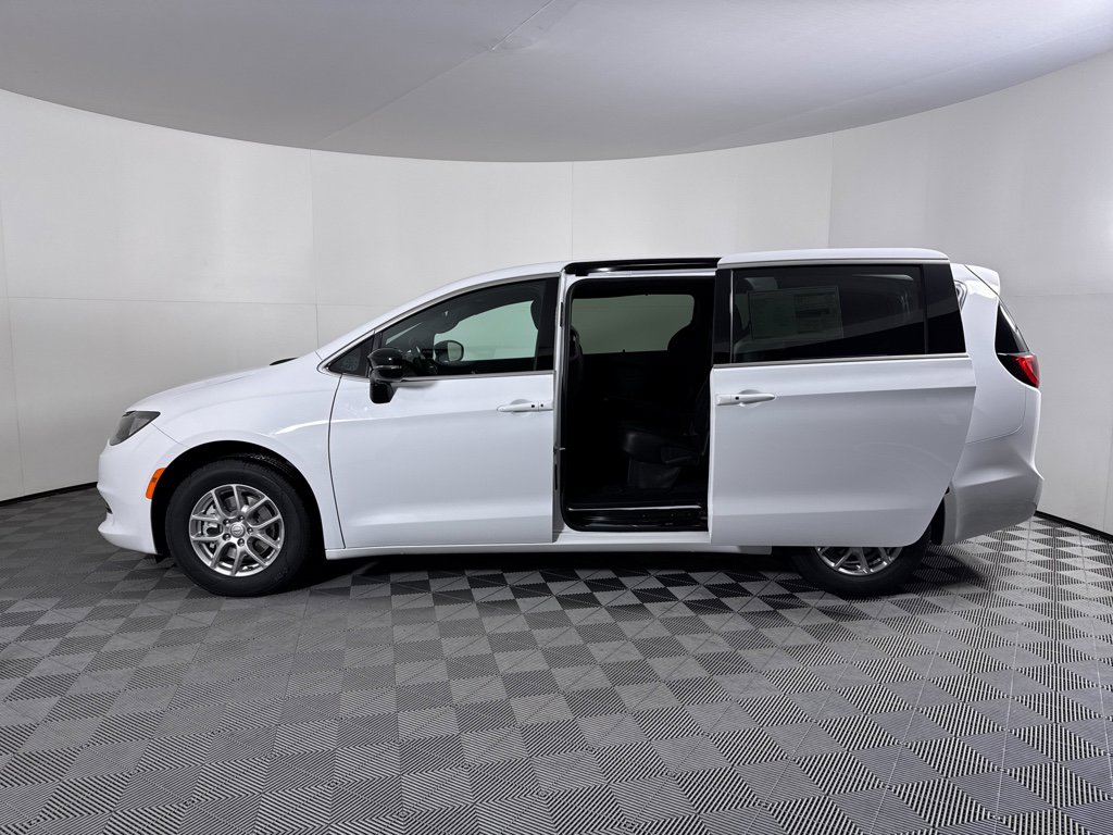New 2026 Chrysler Voyager LX image 3