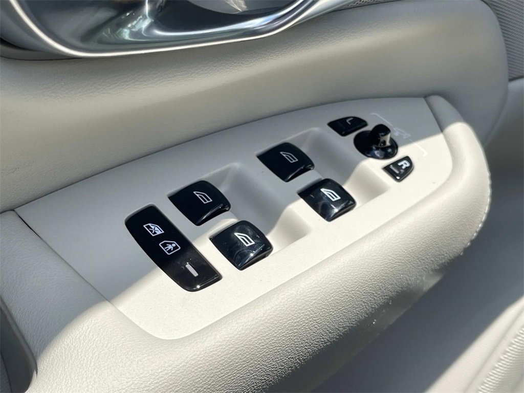 New 2026 Volvo XC90 B6 Ultra image 23