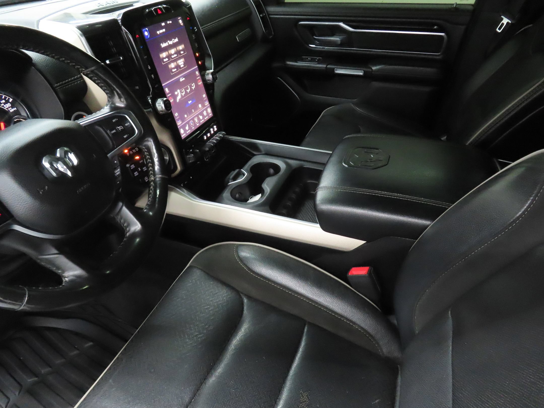 Used 2019 RAM 1500 Laramie w/ Sport Appearance Package AWD/4WD image 20