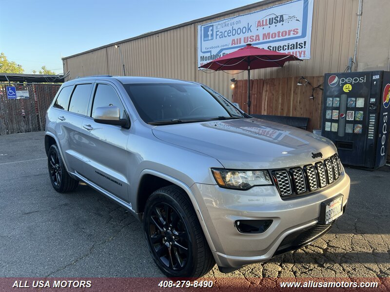 Used 2018 Jeep Grand Cherokee Altitude AWD/4WD image 2