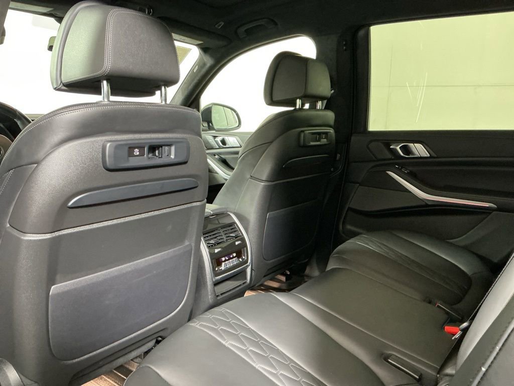 Certified 2022 BMW X7 M50i w/ Cold Weather Package AWD/4WD image 25