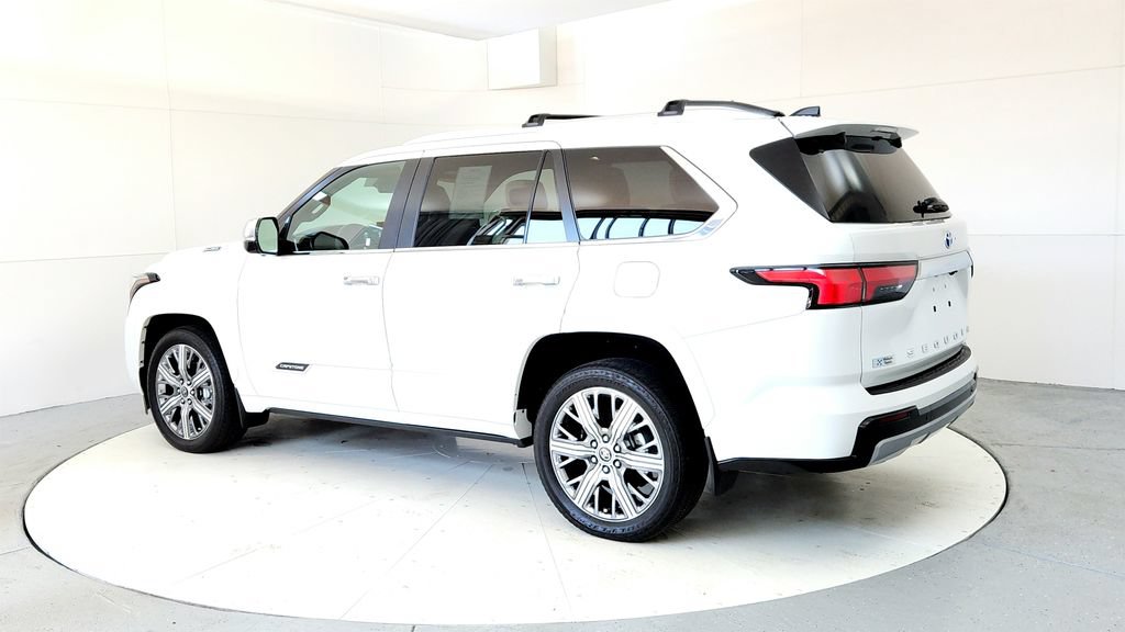 Used 2024 Toyota Sequoia Capstone AWD/4WD image 4