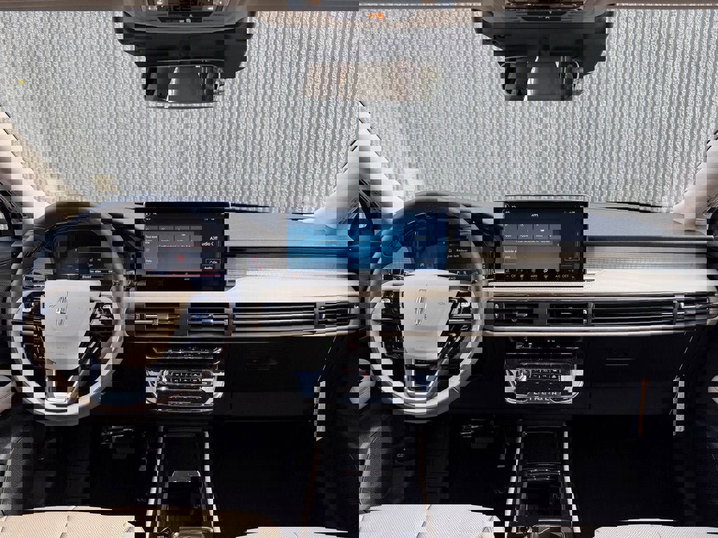 New 2026 Lincoln Corsair Premiere image 38