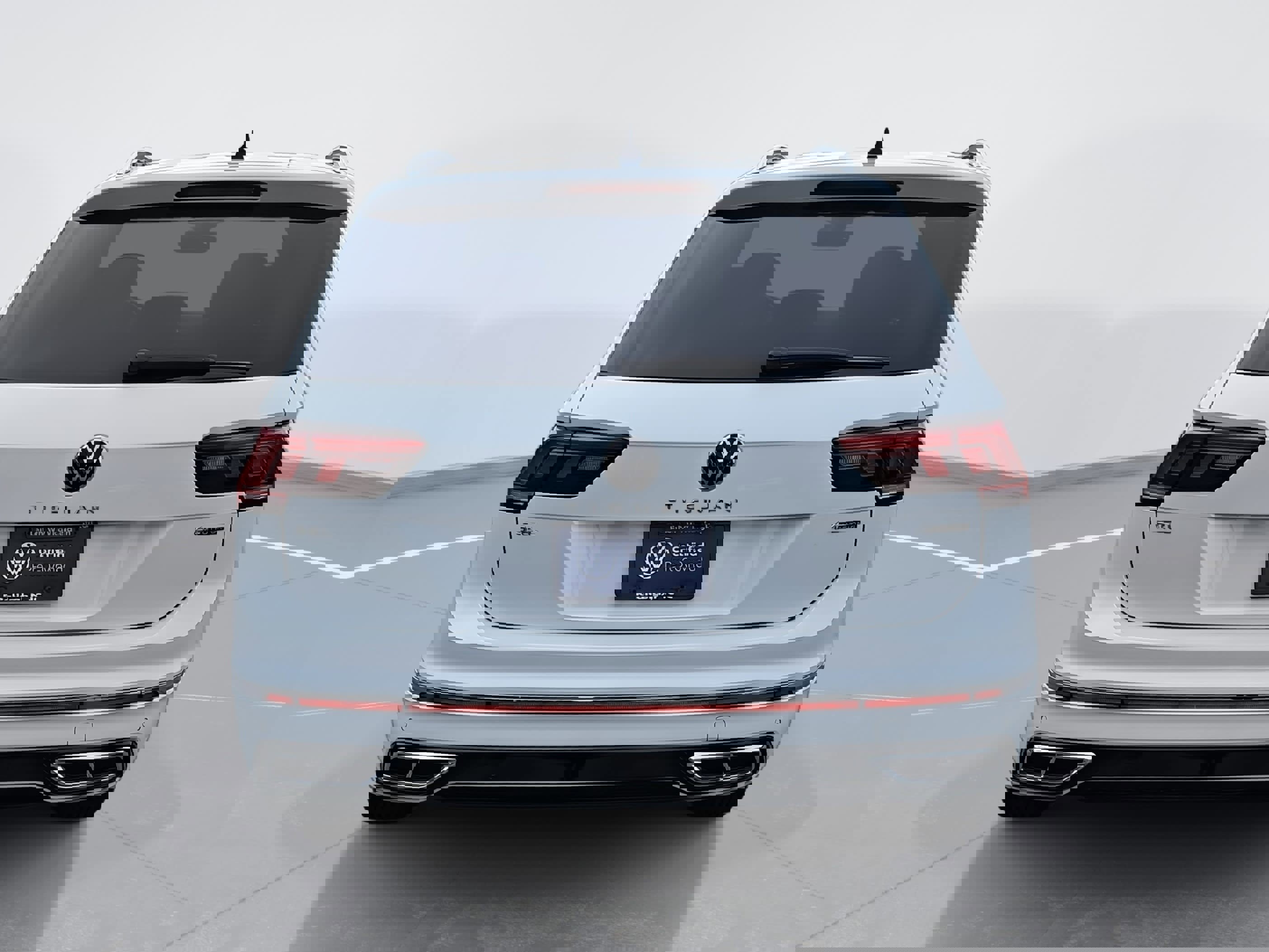 Certified 2024 Volkswagen Tiguan SEL R-Line image 4