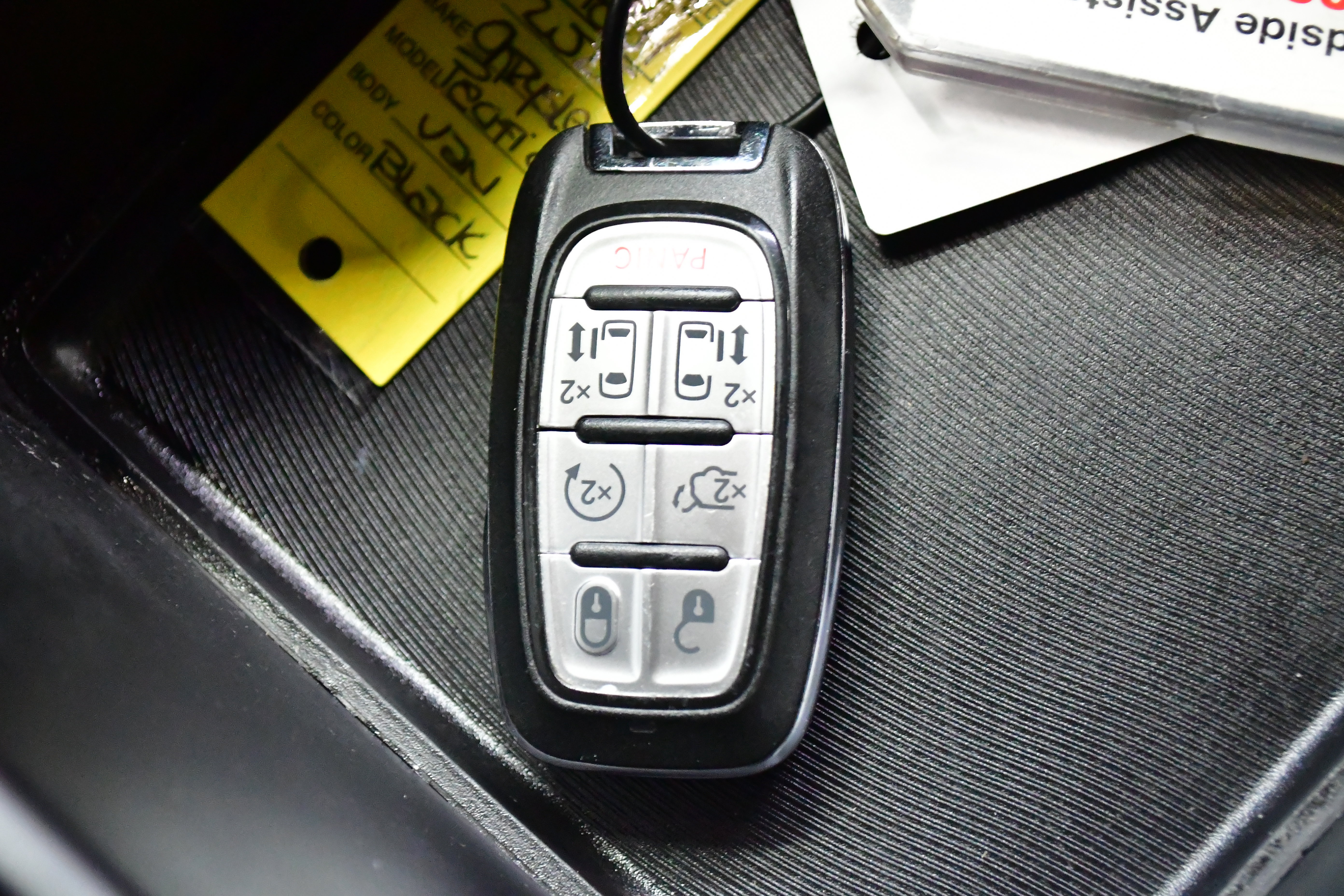 Used 2025 Chrysler Pacifica Select FWD image 35