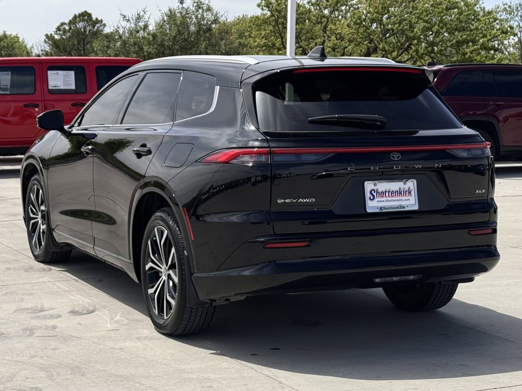 Used 2025 Toyota Crown Signia image 4