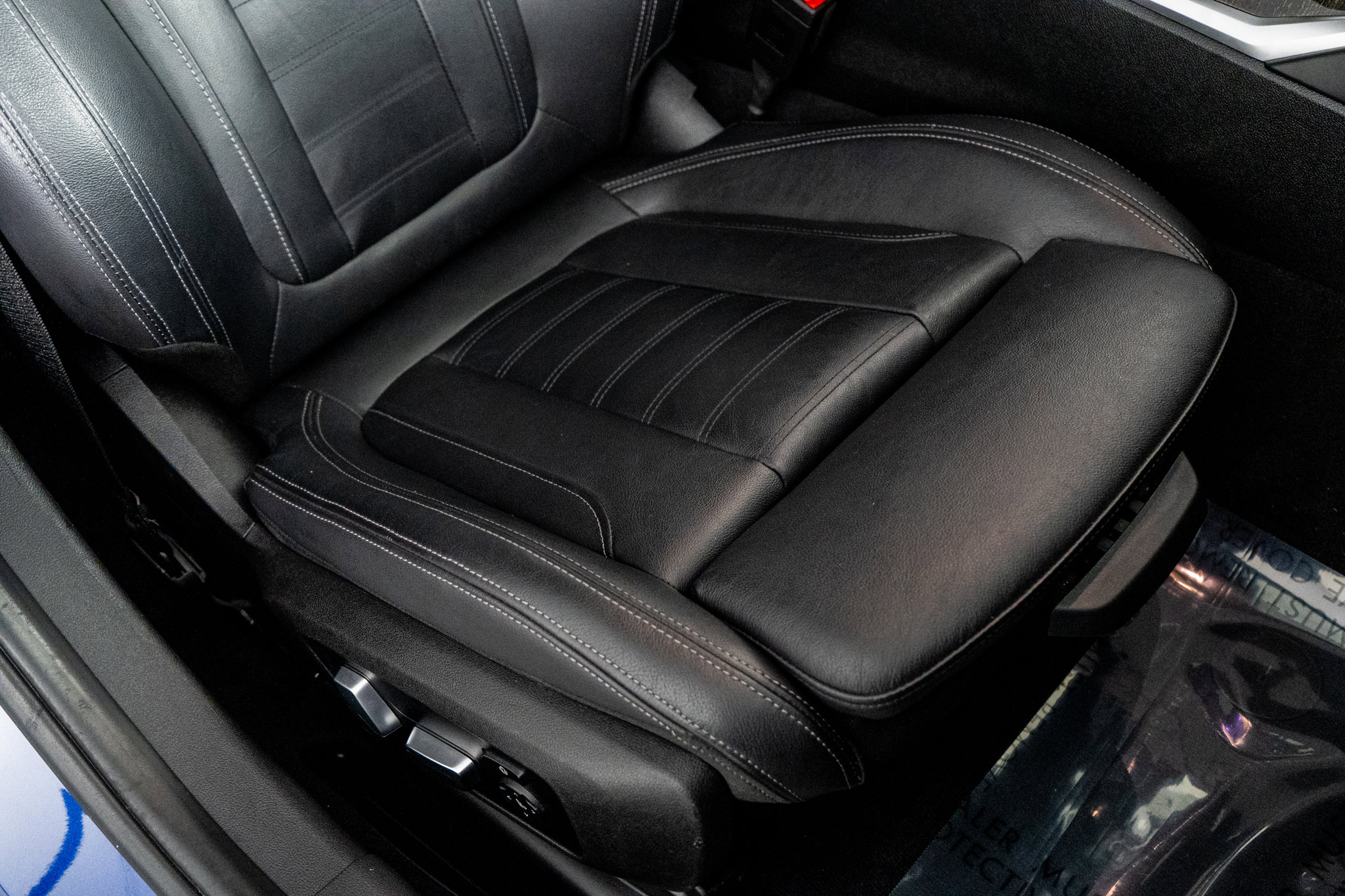 Used 2020 BMW 330i Sedan w/ Executive Package image 31