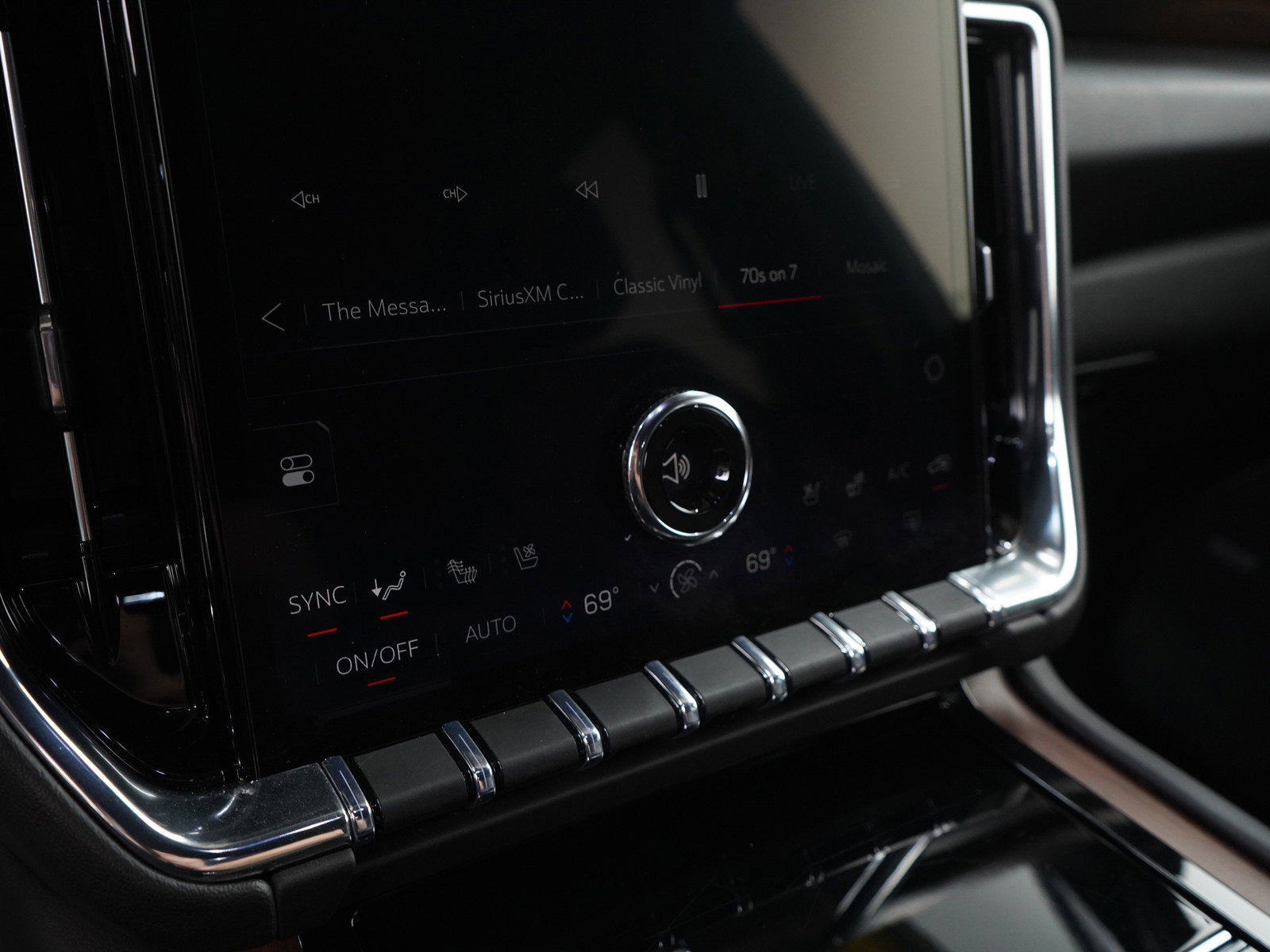 Used 2025 GMC Yukon XL Denali image 22