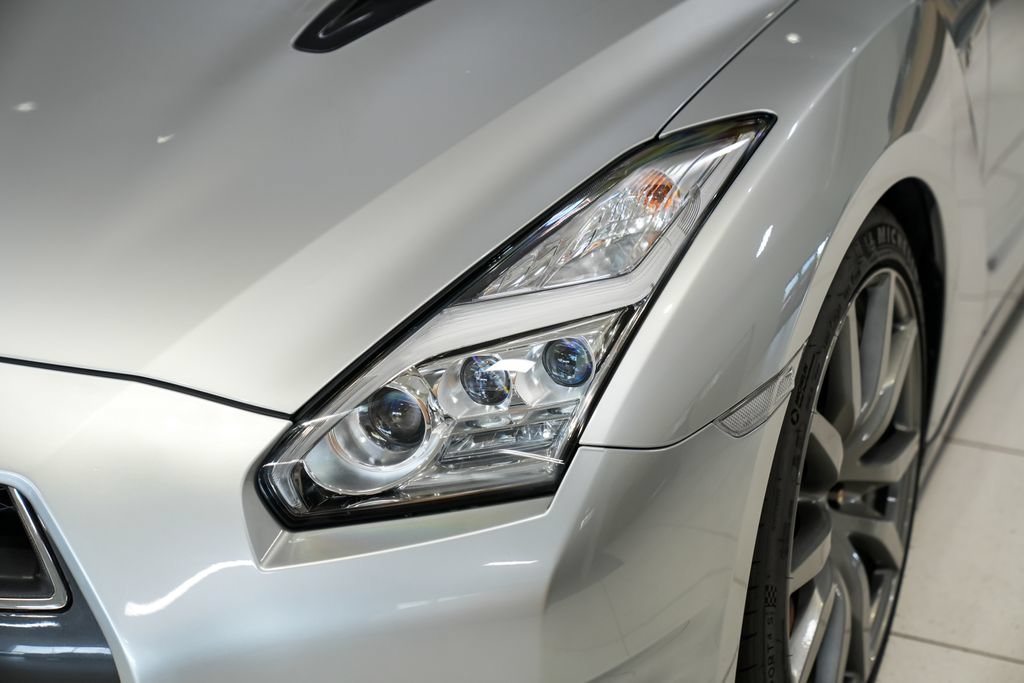 Used 2016 Nissan GT-R Premium AWD/4WD image 28