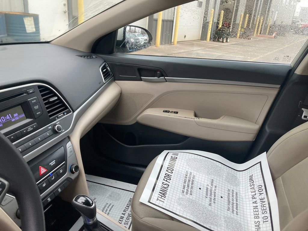 Used 2017 Hyundai Elantra SE w/ Cargo Package image 15