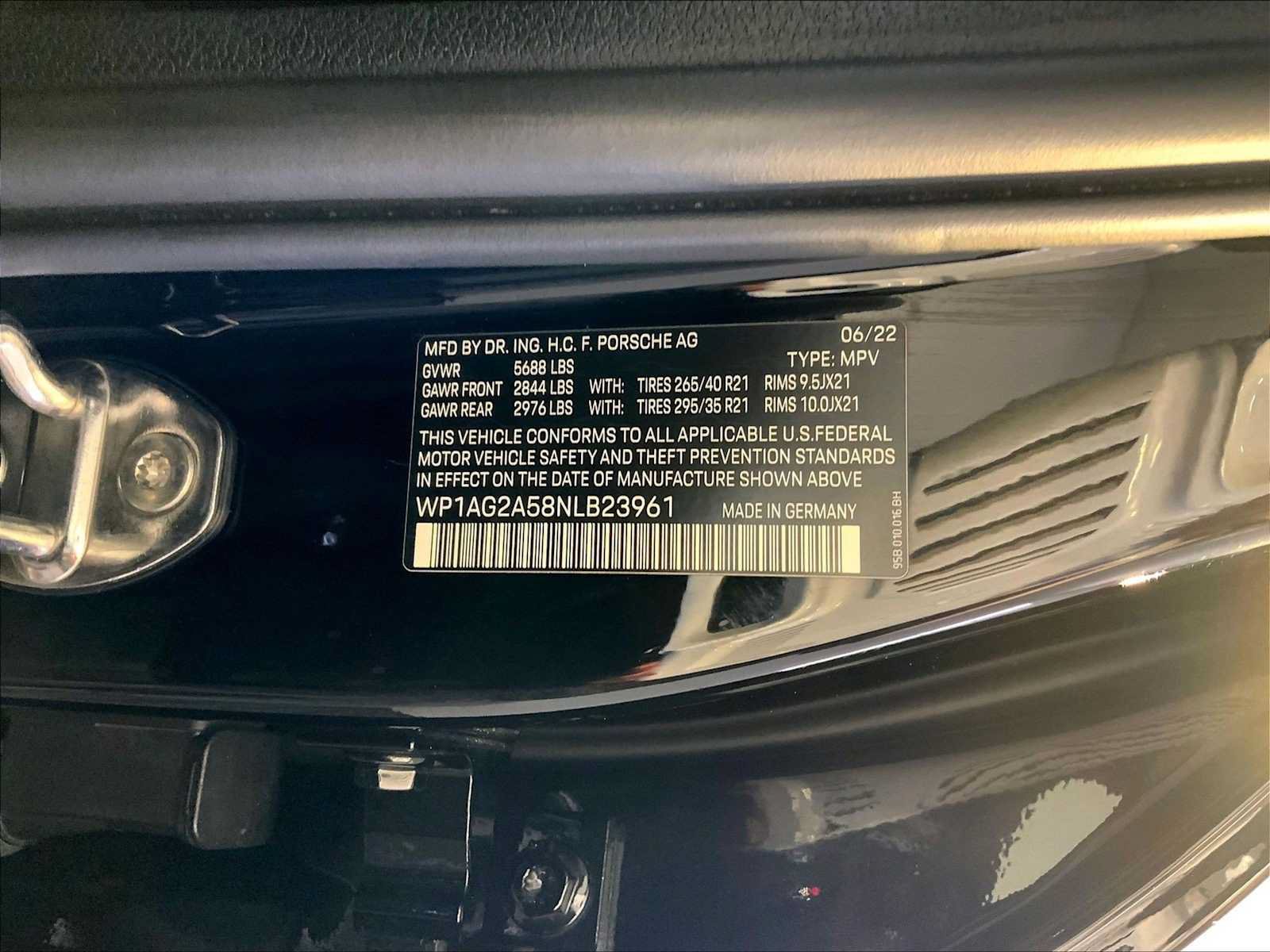 Certified 2022 Porsche Macan S AWD/4WD image 36