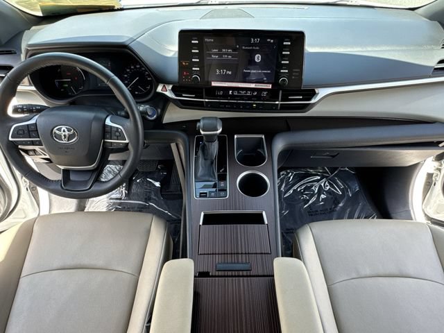 Used 2024 Toyota Sienna XLE FWD image 9