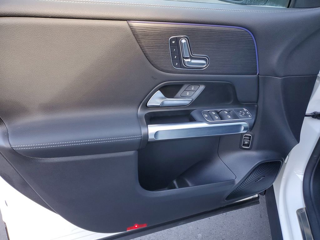 Used 2025 Mercedes-Benz EQB 250+ image 17