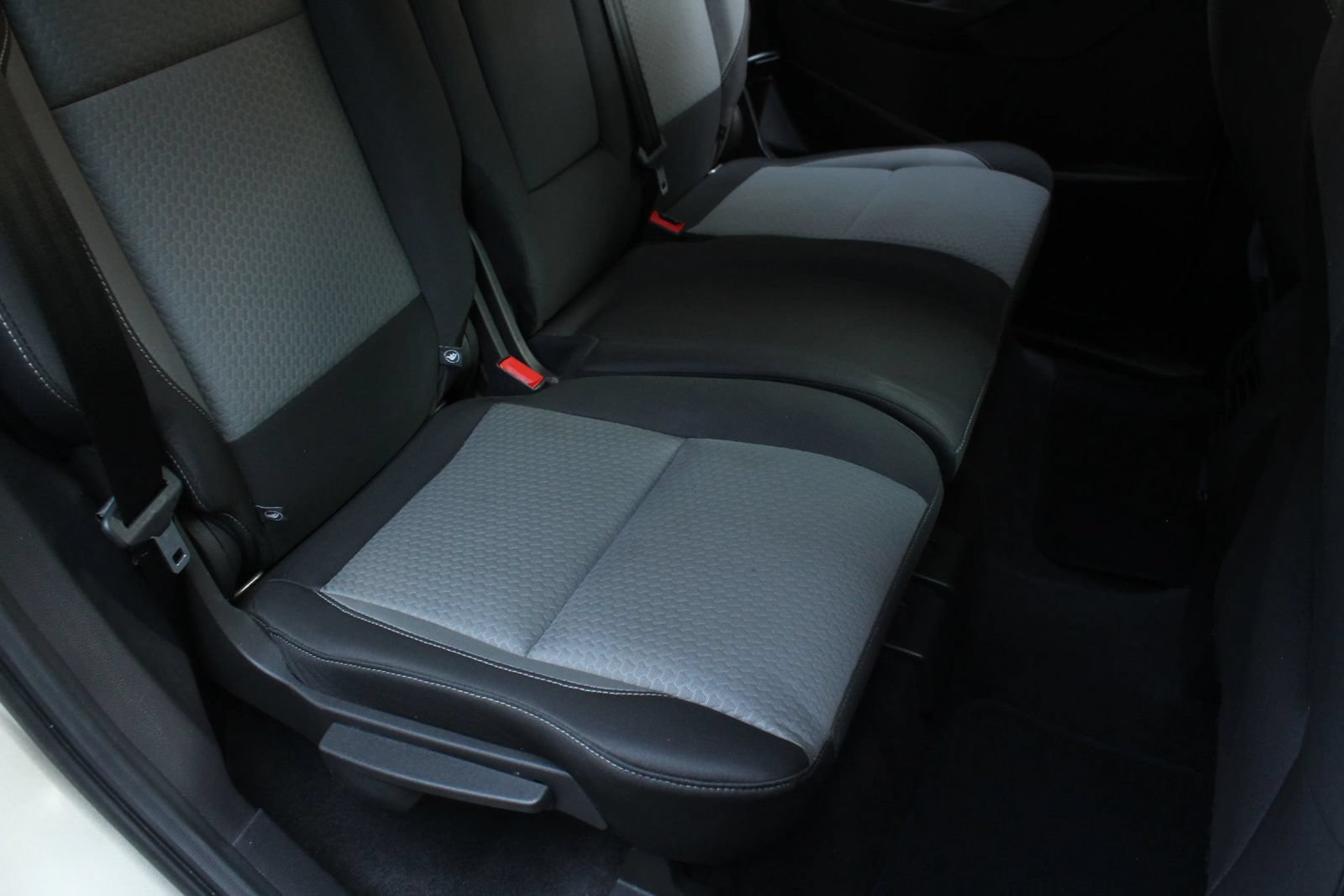 Used 2017 Ford Escape SE w/ SE Cold Weather Package FWD image 23