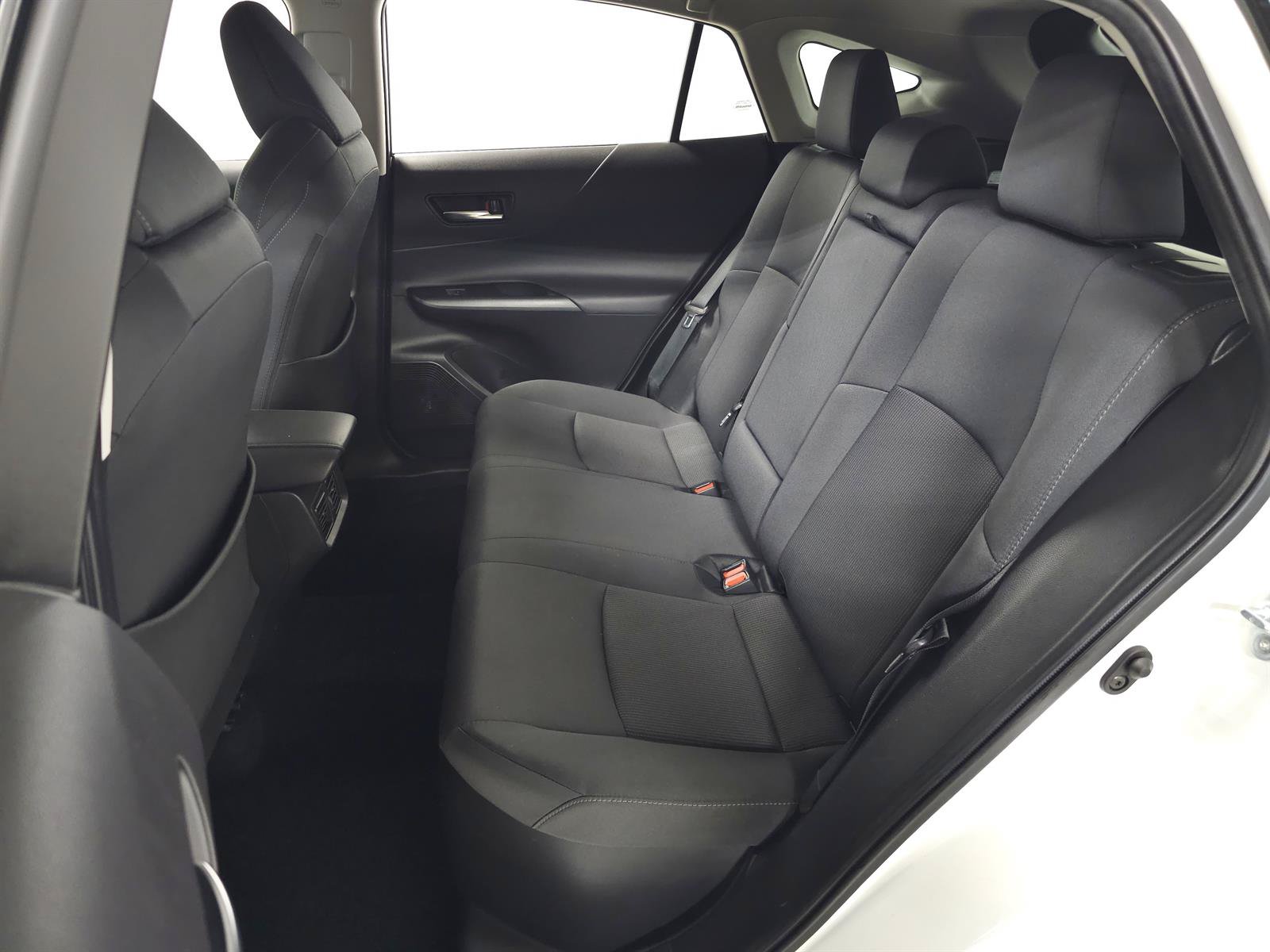 Used 2022 Toyota Venza LE AWD/4WD image 29