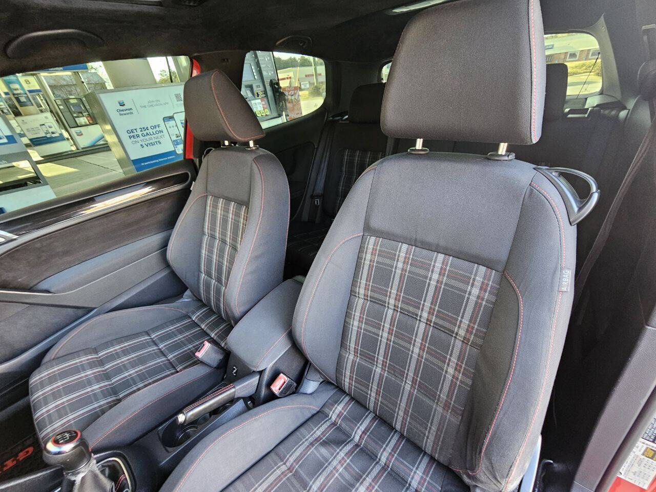 Used 2011 Volkswagen GTI 2-Door FWD image 5