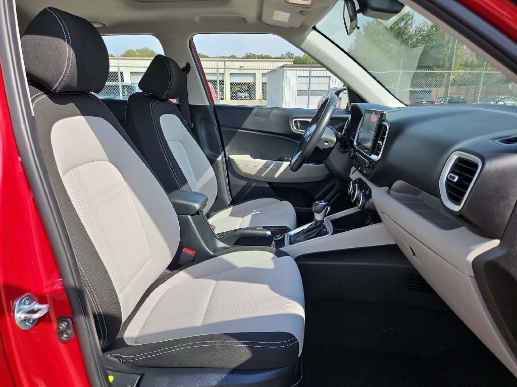 Used 2025 Hyundai Venue SEL FWD image 30