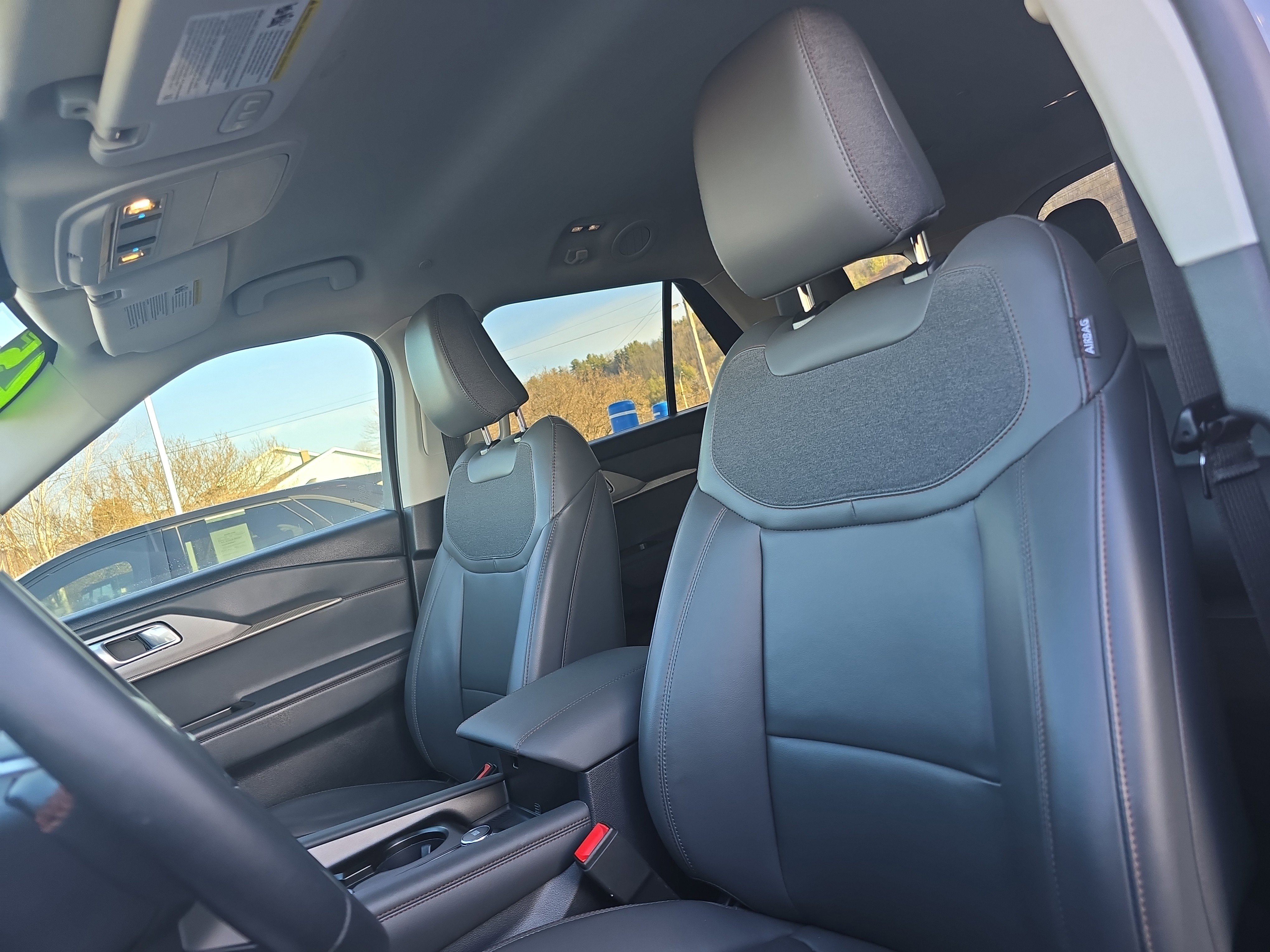 Used 2025 Ford Explorer Active w/ Active Comfort Package image 11