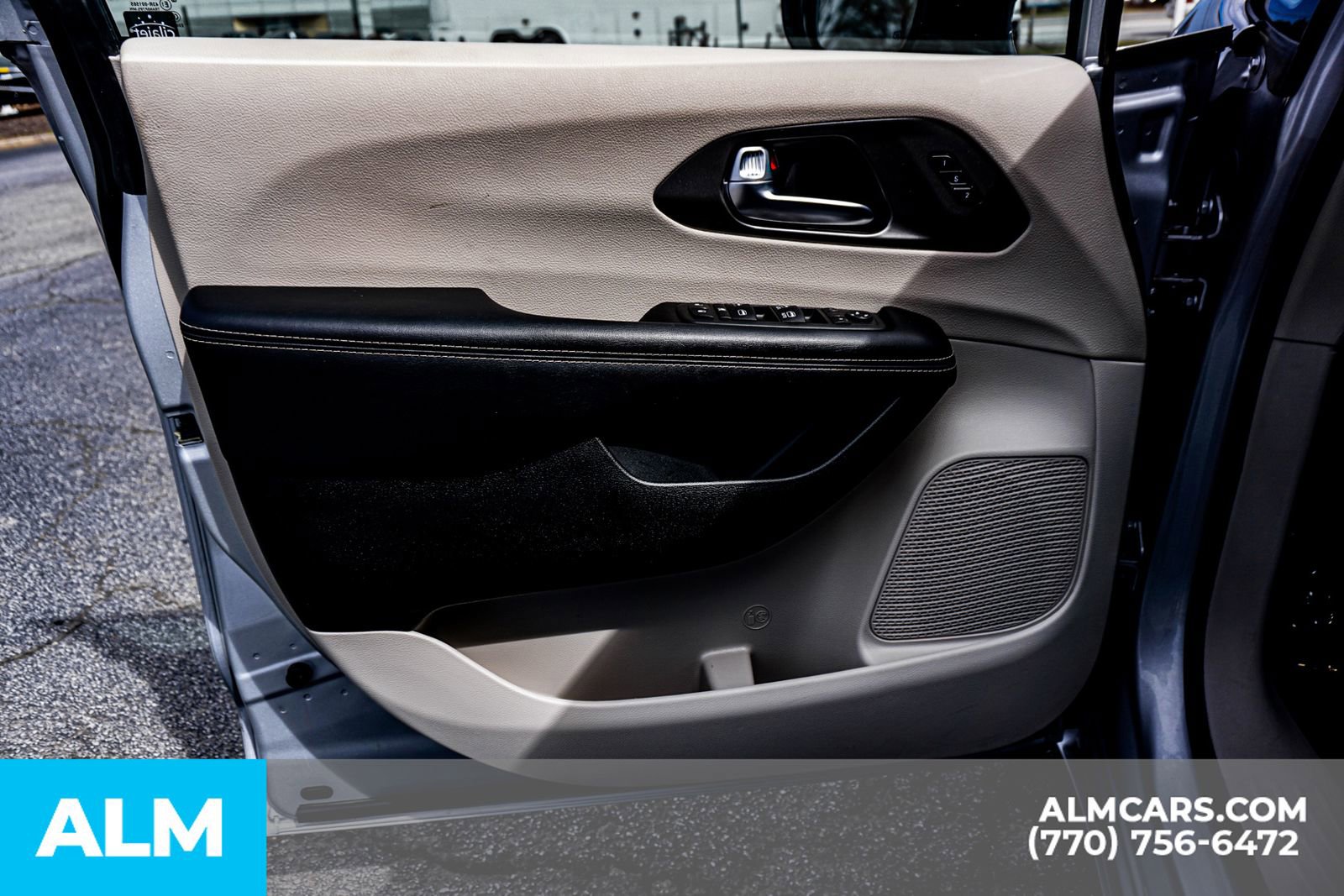 Used 2024 Chrysler Pacifica Touring-L image 54