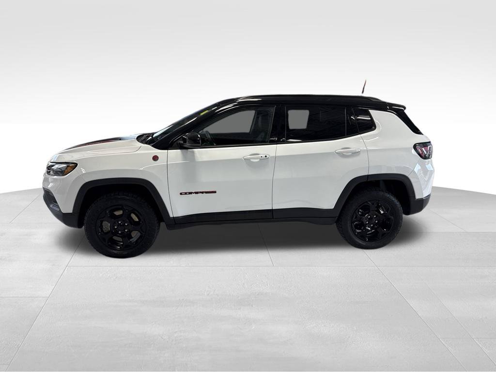 Used 2024 Jeep Compass Trailhawk w/ Trailhawk Elite Group AWD/4WD image 3