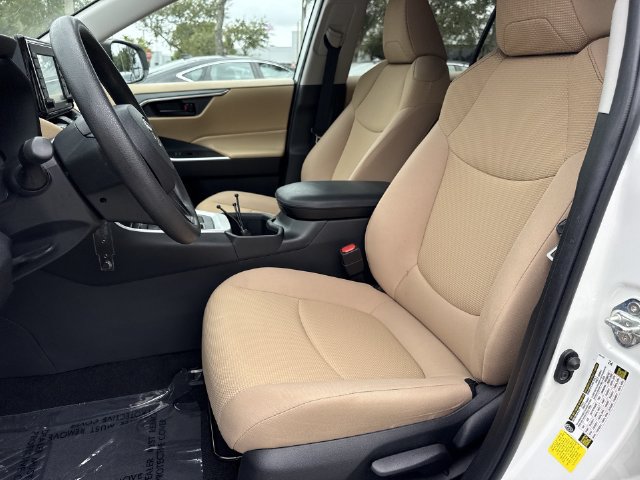 Used 2022 Toyota RAV4 LE FWD image 11