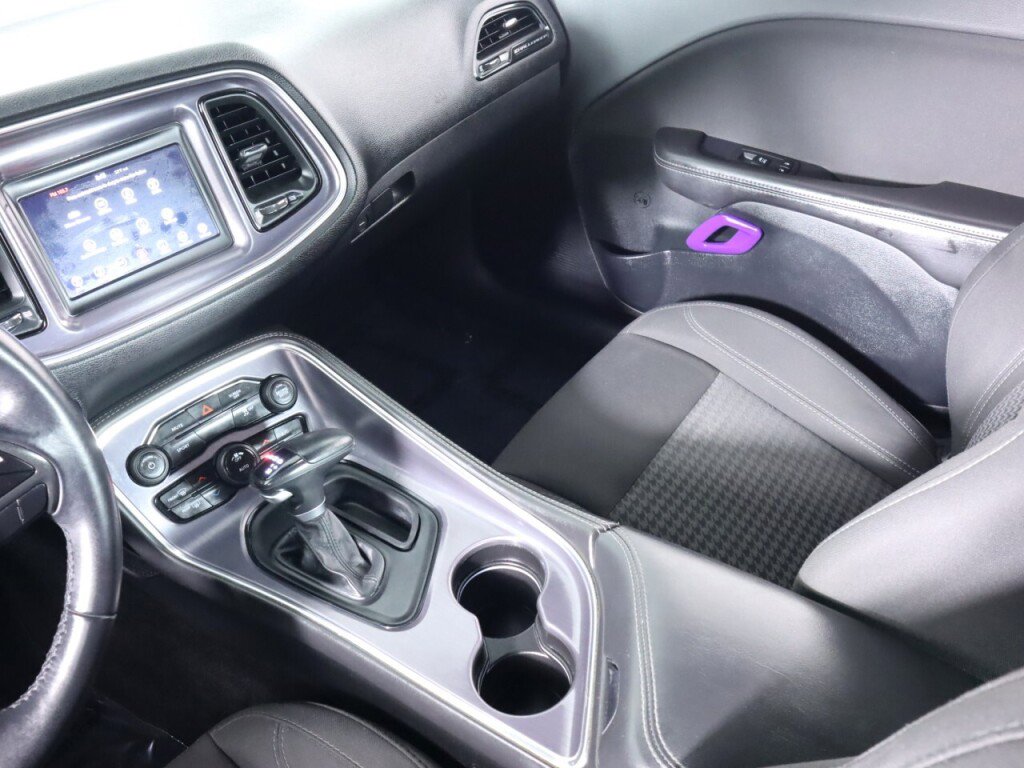 Used 2018 Dodge Challenger SXT image 28