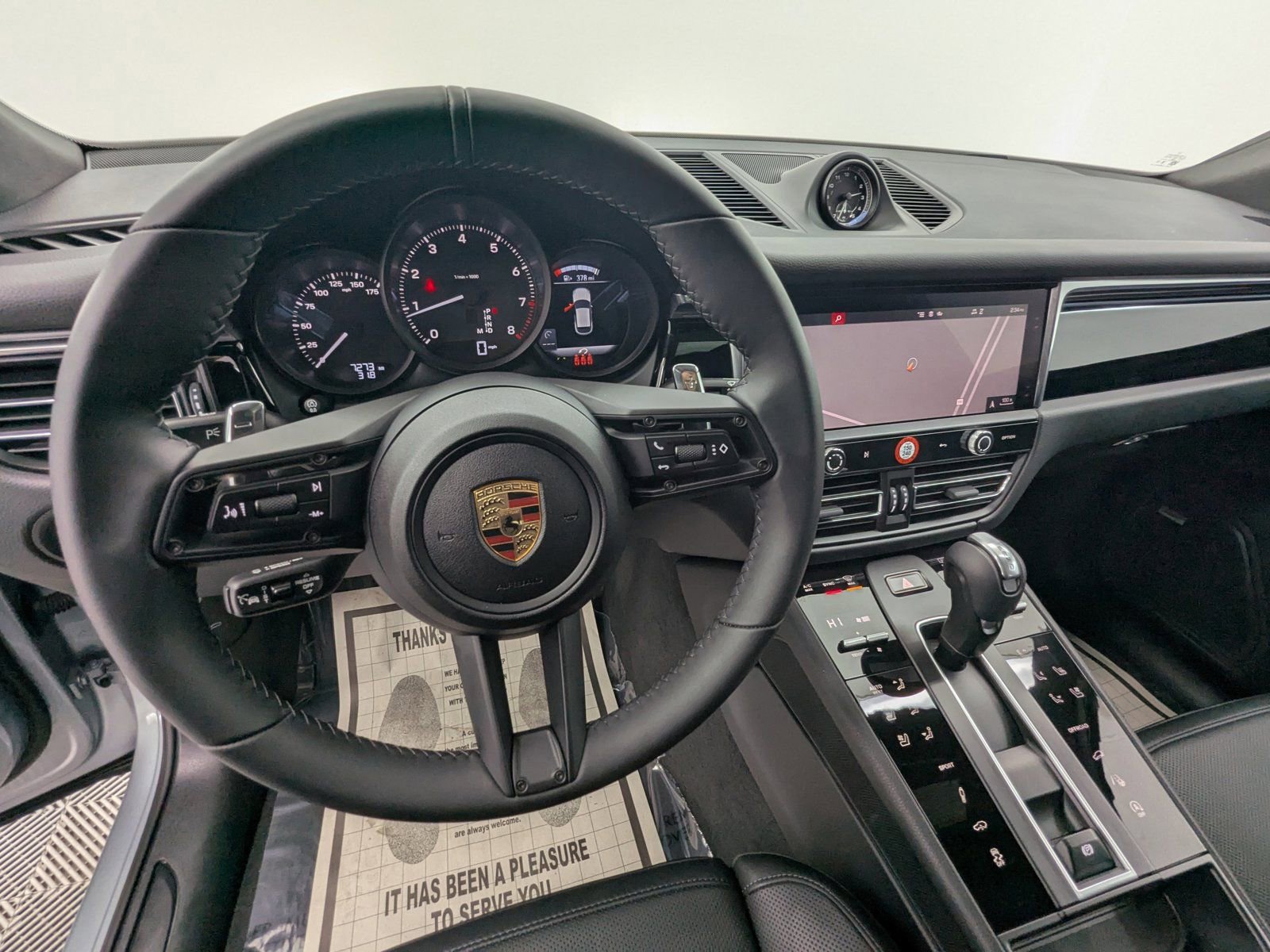 Certified 2025 Porsche Macan image 4