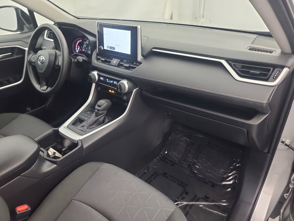 Used 2025 Toyota RAV4 XLE AWD/4WD image 15