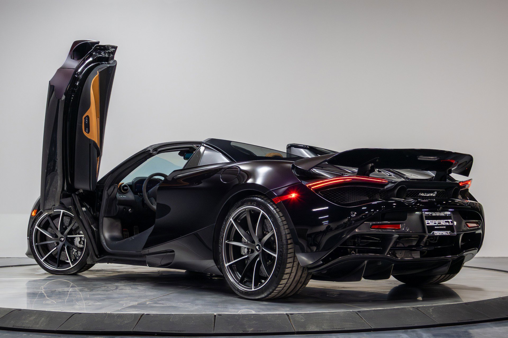 Used 2019 McLaren 720S Luxury RWD image 45