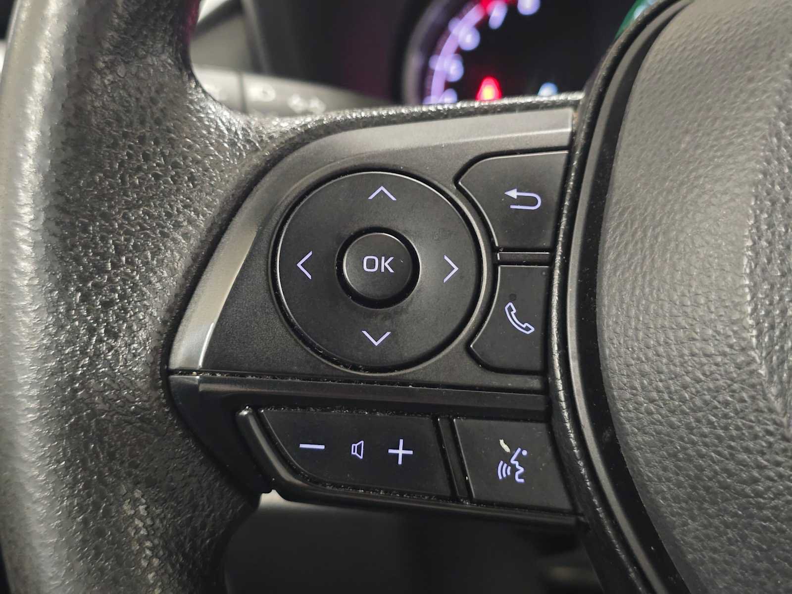Used 2025 Toyota RAV4 XLE AWD/4WD image 31