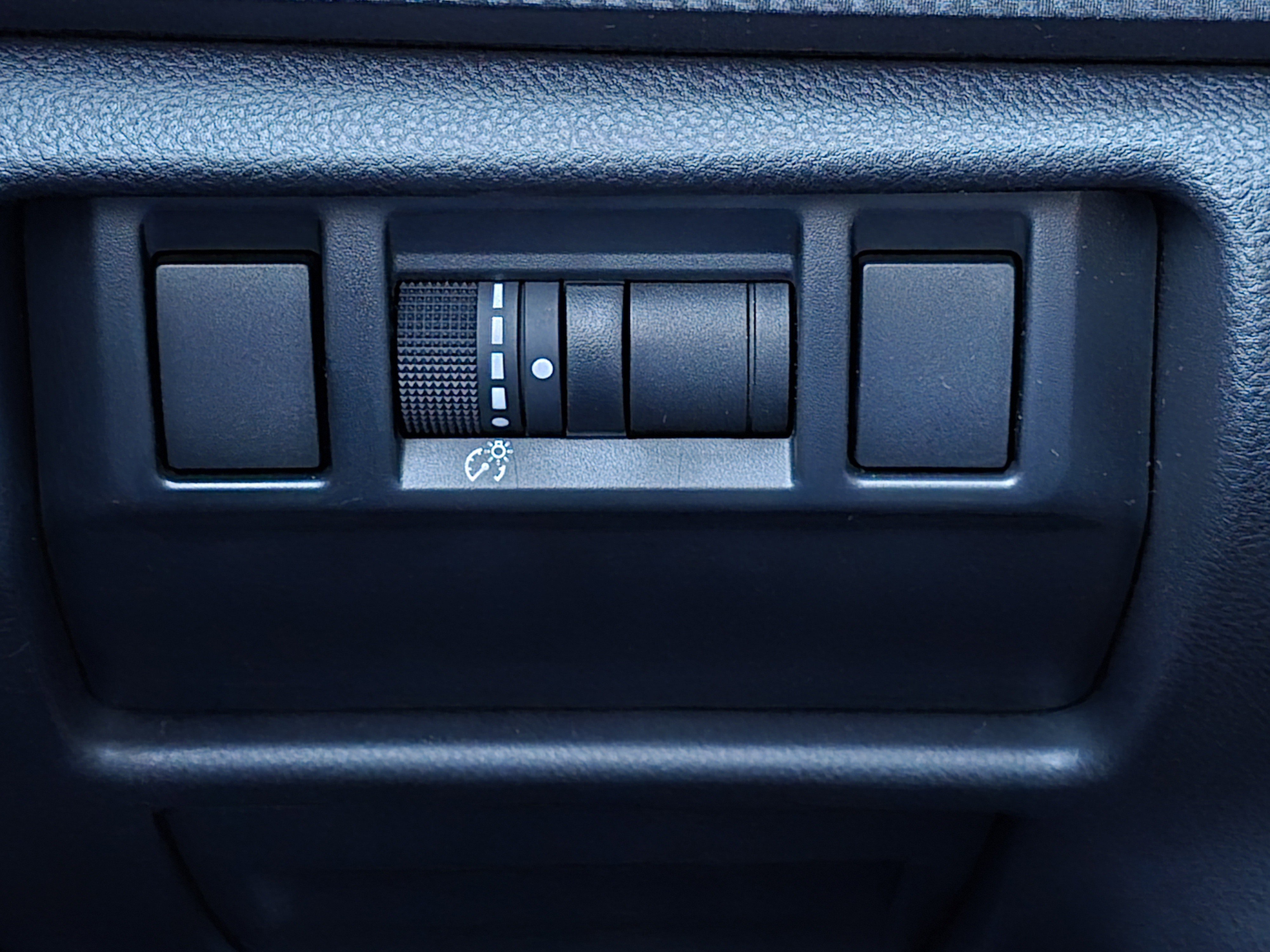 Used 2025 Subaru Crosstrek 2.5i Limited image 12