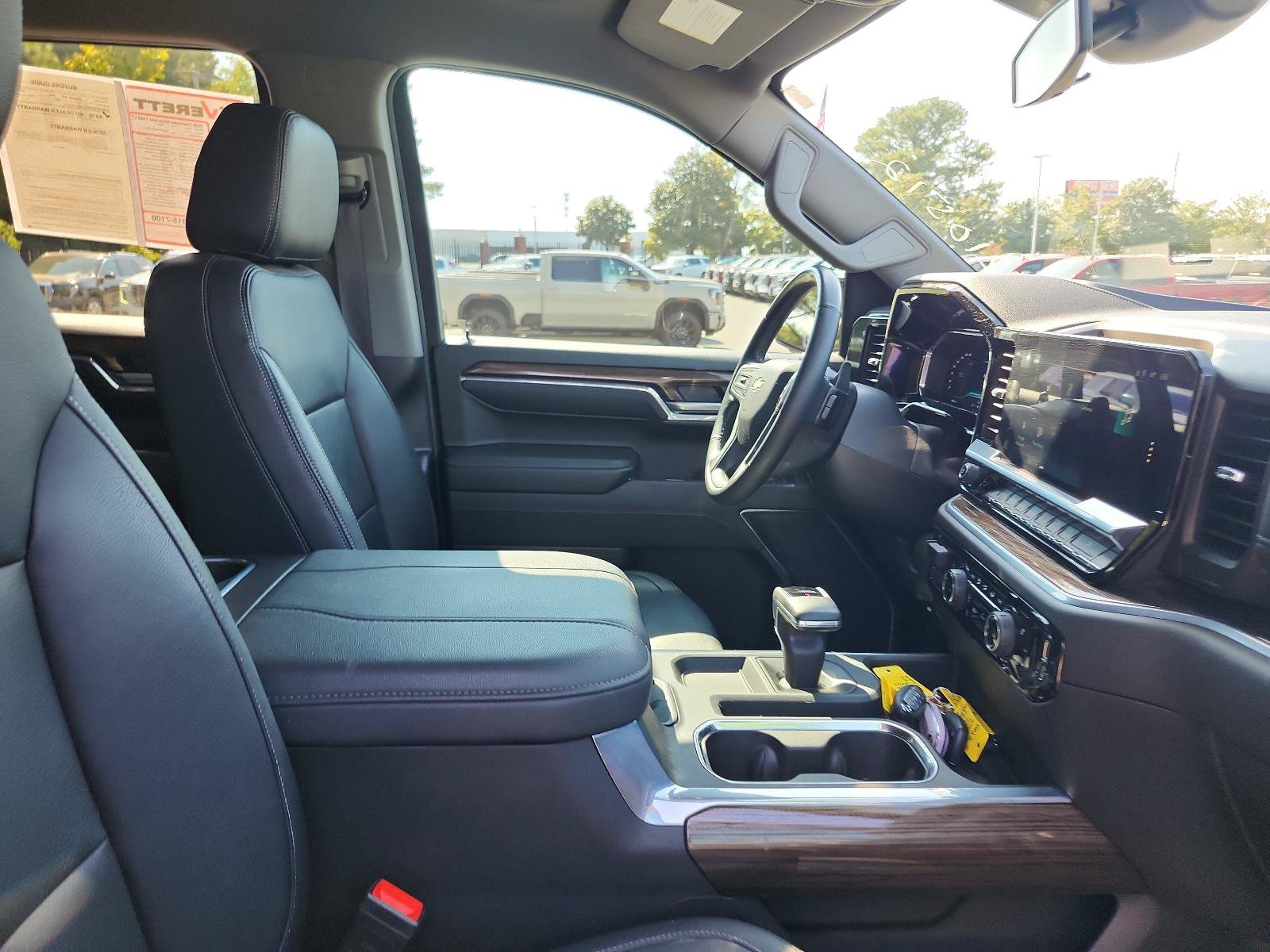 Used 2024 Chevrolet Silverado 1500 LT AWD/4WD image 9