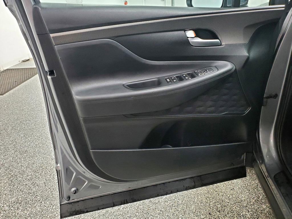 Used 2019 Hyundai Santa Fe SE image 12