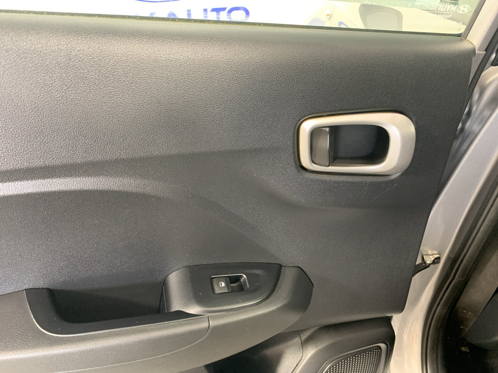 Used 2024 Hyundai Venue SEL FWD image 29