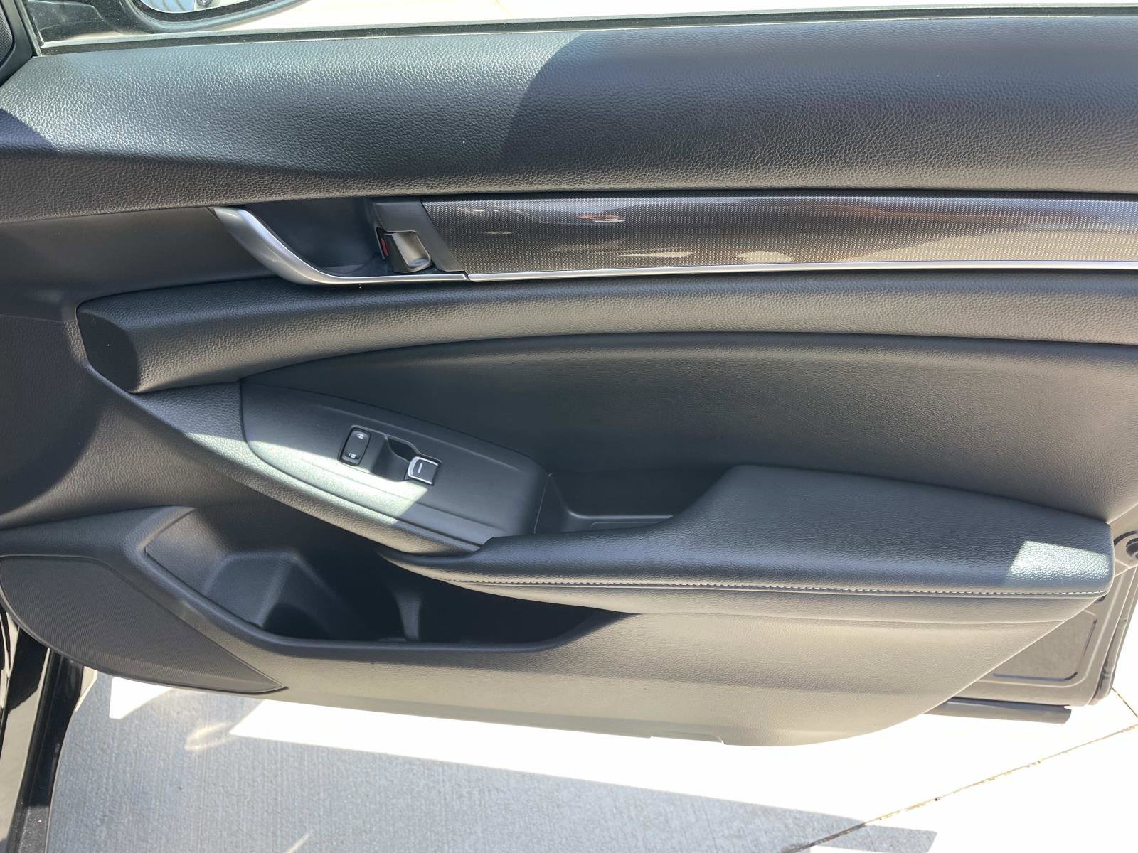 Used 2018 Honda Accord Sport image 19